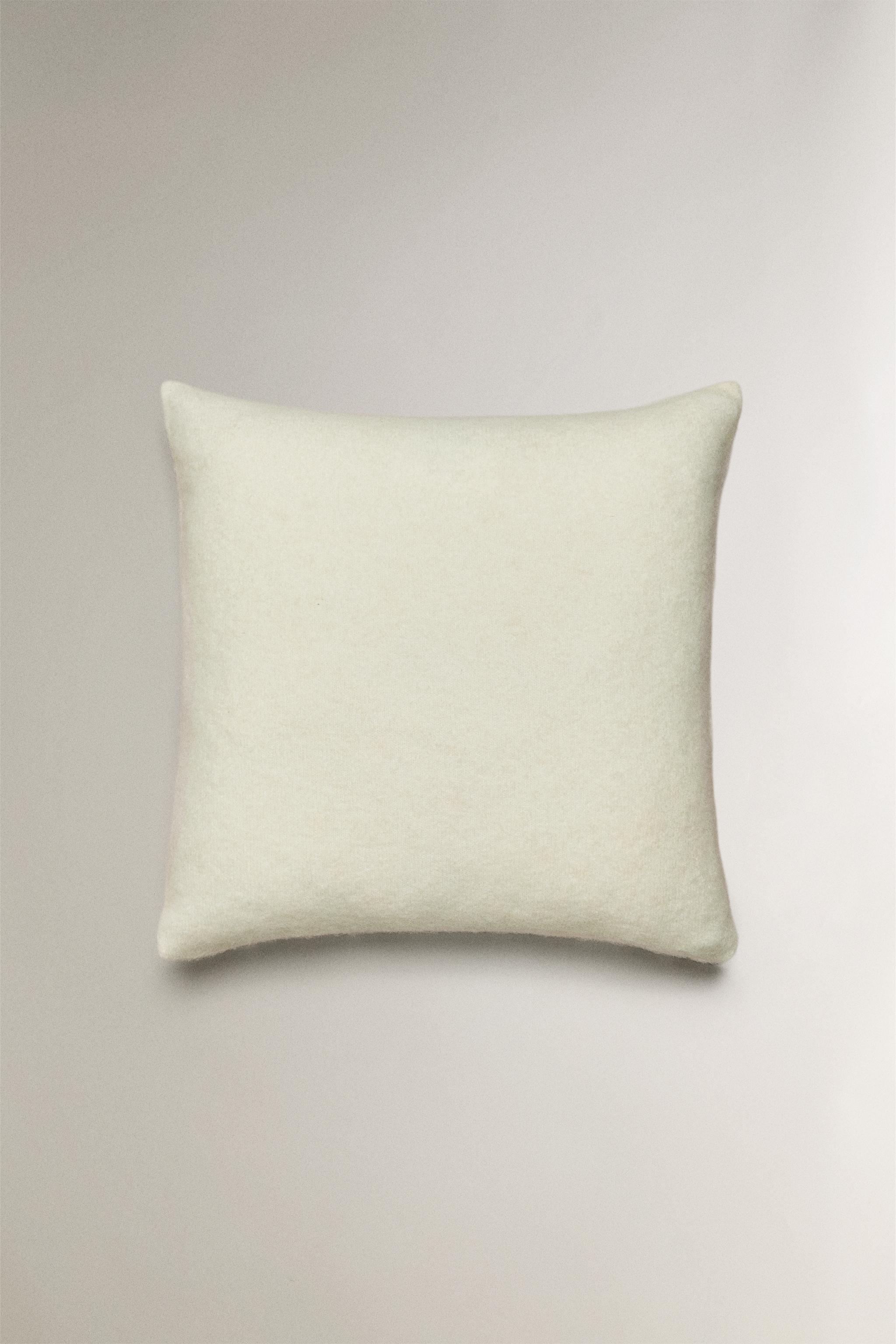 KNIT CUSHION COVER